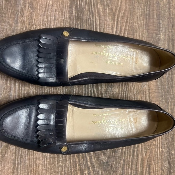 Salvatore Ferragamo 7.5E vintage navy micro heel preppy tasseled shoes. - Picture 15 of 15